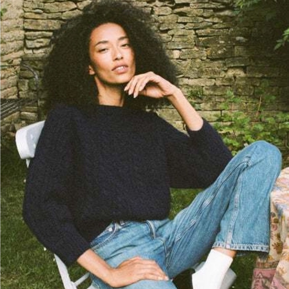 Dôen Cressida Cashmere Sweater in Navy Blue